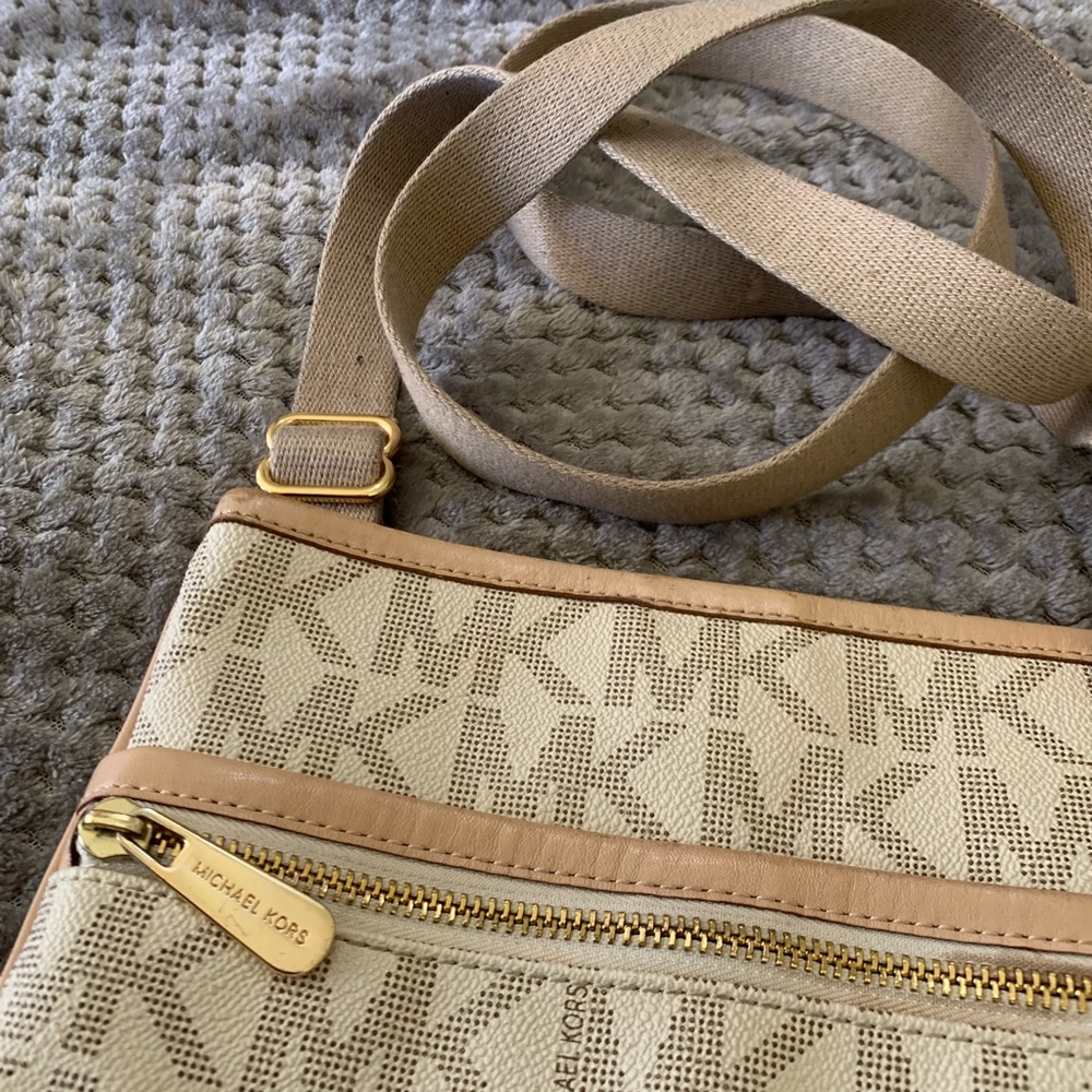 Michael Kors Crossbody Bag Vanilla - Picture 5 of 8